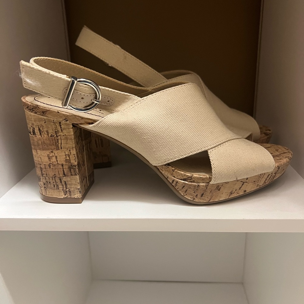 Life Stride Cream Platform Sandals